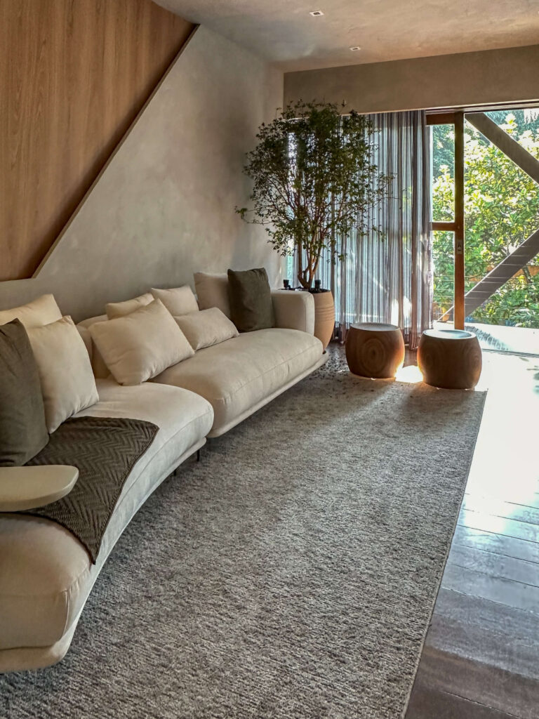 Espaço apresentado na mostra Morar Mais com iluminação arquitetônica